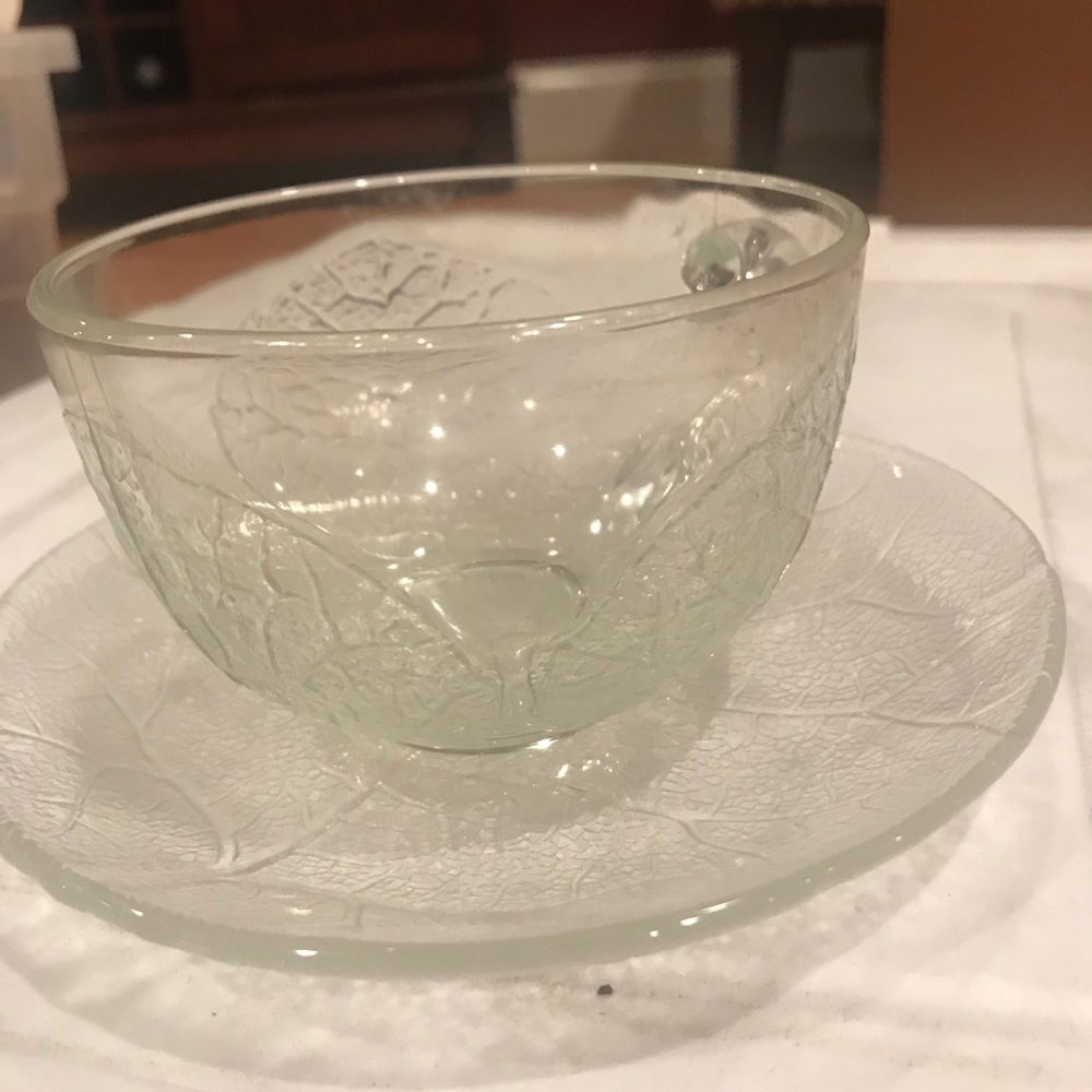Arcoroc set of 6 cups/saucers leaves/stems